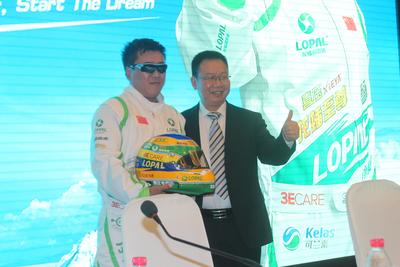 江蘇龍蟠石化總經理石俊峰、飛越車手謝雨均